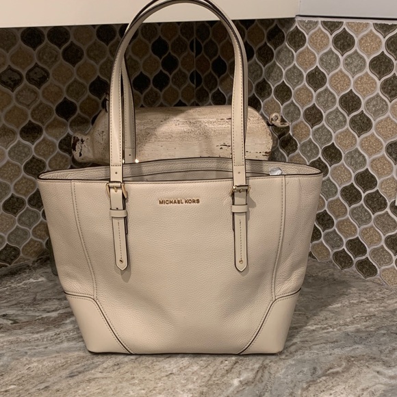 Michael Kors Handbags - Michael Kors Beige Tote Bag